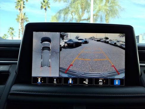 Used 2021 Chevrolet Suburban RST w/ Luxury Package image 21