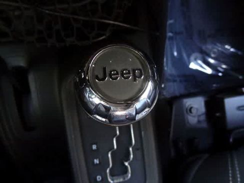 Used 2015 Jeep Wrangler Unlimited Sahara AWD/4WD image 22