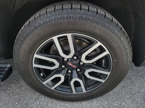 Certified 2023 GMC Yukon XL AT4 w/ AT4 Premium Plus Package AWD/4WD image 32