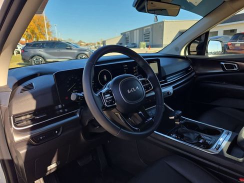 Certified 2025 Kia Carnival SX w/ SX Dark Edition Package image 2