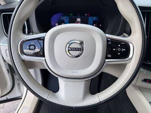 Used 2023 Volvo XC60 B5 Ultimate w/ Climate Package FWD image 29