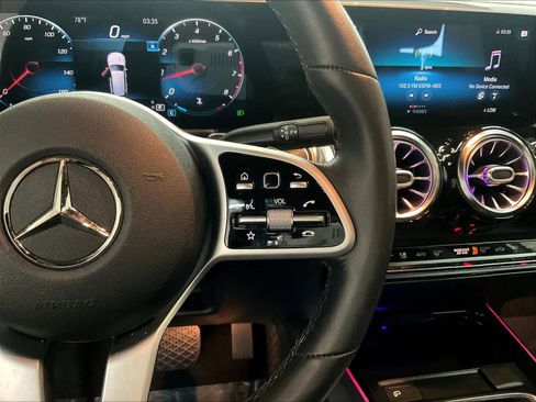 Used 2020 Mercedes-Benz GLB 250 4MATIC image 21