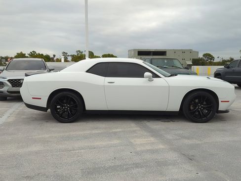 Used 2018 Dodge Challenger SXT Plus image 4