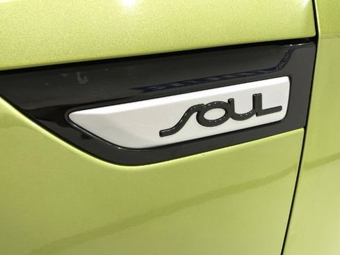 Used 2018 Kia Soul + FWD image 19