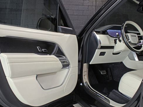 Used 2023 Land Rover Range Rover SE image 25