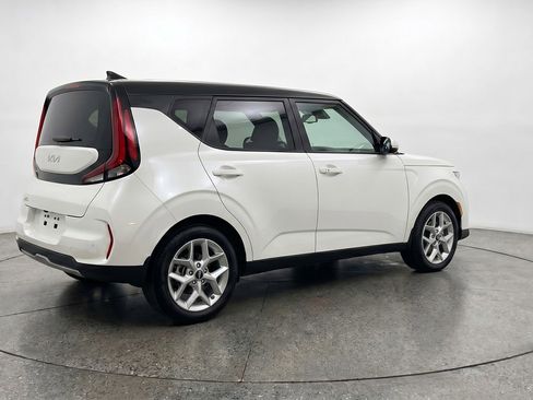Used 2025 Kia Soul LX w/ LX Technology Package FWD image 9