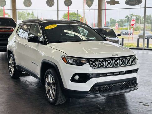 Used 2025 Jeep Compass Limited AWD/4WD image 1