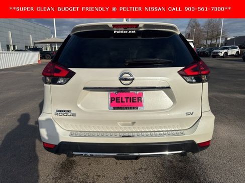 Used 2018 Nissan Rogue SV w/ Premium Package image 4
