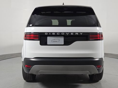 Used 2025 Land Rover Discovery S image 6