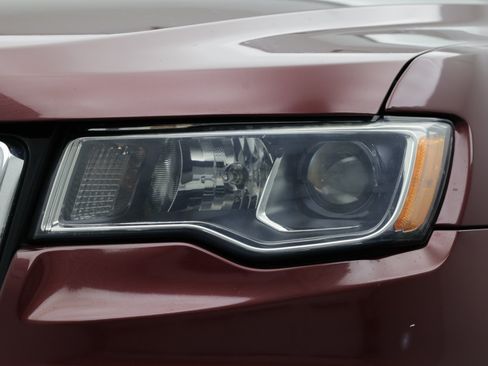 Used 2019 Jeep Grand Cherokee Laredo RWD image 8