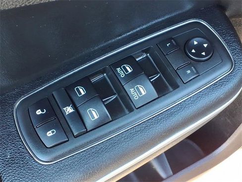 Certified 2019 Chrysler 300 Limited image 17