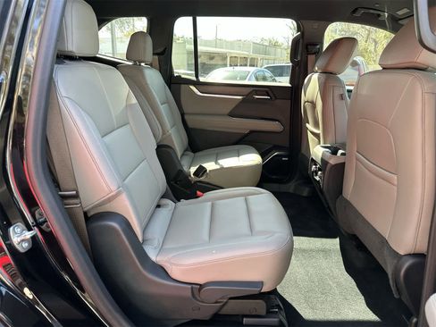 Used 2024 GMC Acadia Elevation image 12