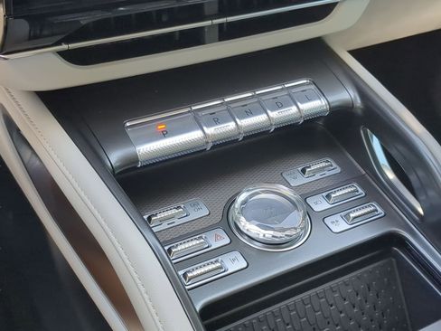 New 2026 Lincoln Nautilus Premier AWD/4WD image 18