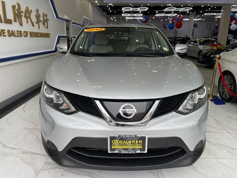 Used 2018 Nissan Rogue Sport SV AWD/4WD image 2