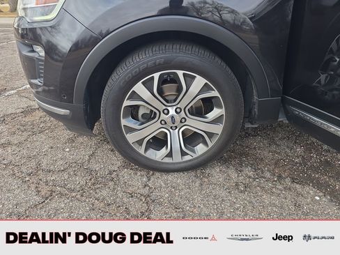 Used 2019 Ford Explorer Platinum image 28