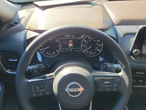 Certified 2023 Nissan Rogue SV FWD image 20