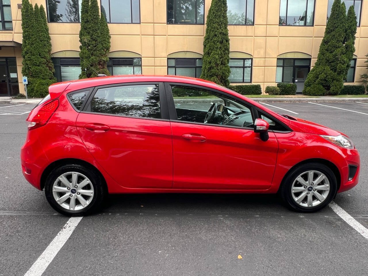 Used 2013 Ford Fiesta SE FWD image 6