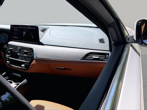 Used 2023 BMW 530i xDrive w/ Premium Package AWD/4WD image 18