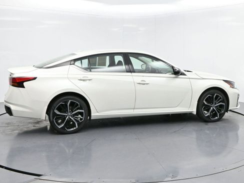 Used 2023 Nissan Altima 2.5 SR AWD/4WD image 8