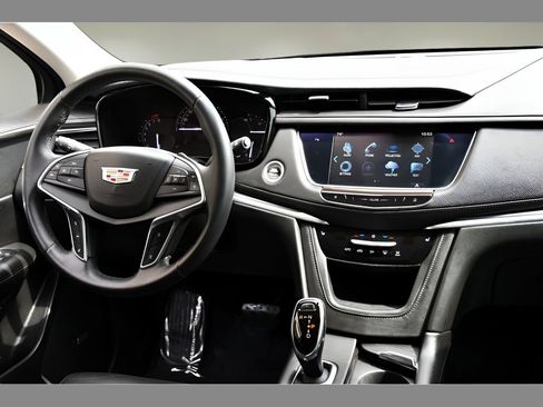 Used 2017 Cadillac XT5 Luxury w/ Driver Awareness Package AWD/4WD image 18