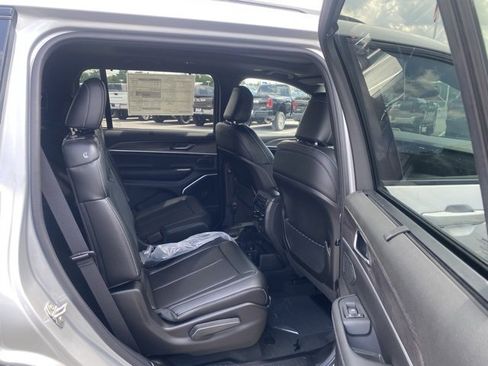New 2025 Jeep Grand Cherokee L Limited w/ Luxury Tech Group II image 33