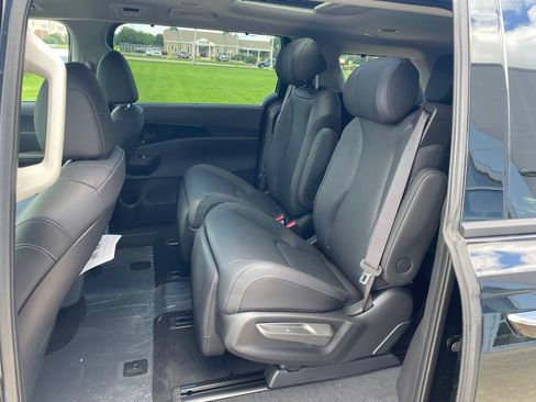 New 2027 Kia Carnival SX Prestige FWD image 11