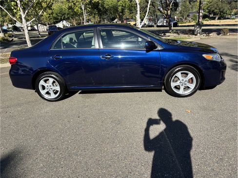 Used 2013 Toyota Corolla LE w/ Premium Complete Pkg FWD image 5
