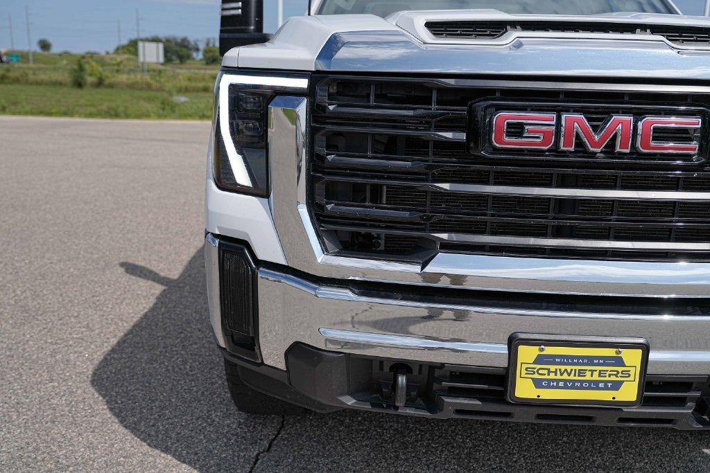 Used 2024 GMC Sierra 2500 Pro w/ Convenience Package AWD/4WD image 4