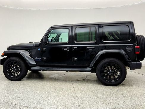 Used 2025 Jeep Wrangler Unlimited Sahara AWD/4WD image 8