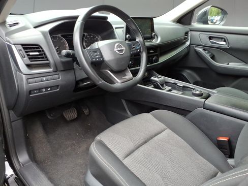 Used 2025 Nissan Rogue SV AWD/4WD image 9