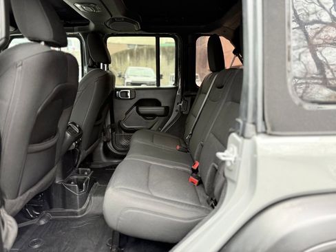 Used 2022 Jeep Wrangler Unlimited Sport image 19