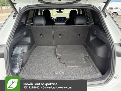 Used 2025 Volkswagen Tiguan SEL R-Line AWD/4WD image 18