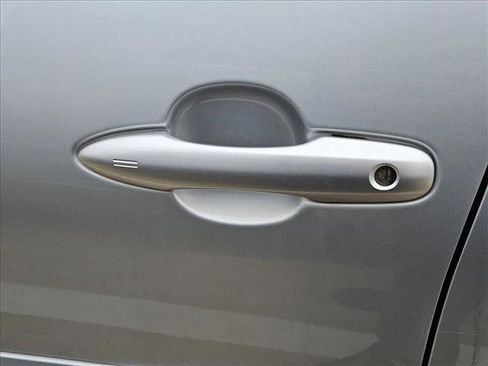 Used 2018 Toyota Prius Prime Advanced image 12