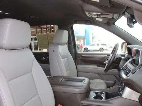 Used 2024 Chevrolet Tahoe Z71 w/ Luxury Package AWD/4WD image 15