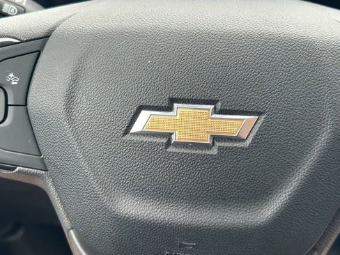 Used 2025 Chevrolet Trax LT FWD image 33