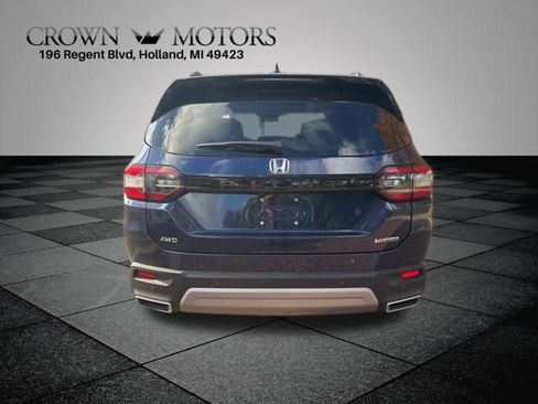 New 2025 Honda Pilot Touring image 9