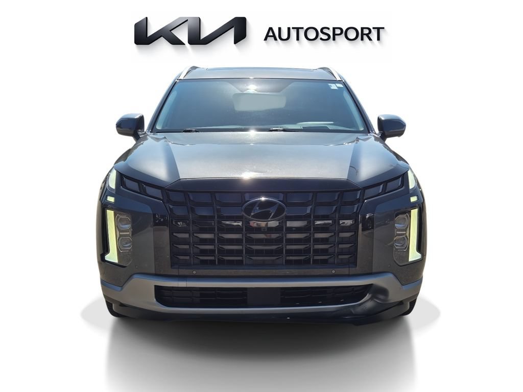 Used 2023 Hyundai Palisade Limited w/ Cargo Package FWD image 2