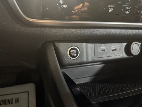 Used 2023 Nissan Rogue S image 29