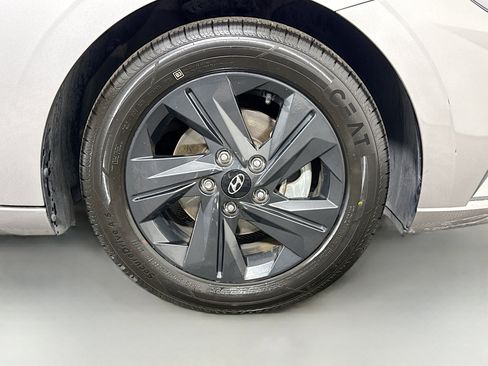 Used 2022 Hyundai Elantra SEL image 32