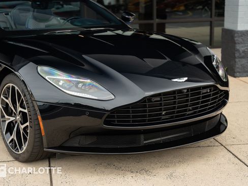 Used 2019 Aston Martin DB11 Volante RWD image 2