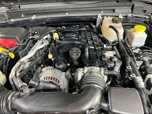 Used 2023 Jeep Gladiator Sport AWD/4WD image 29