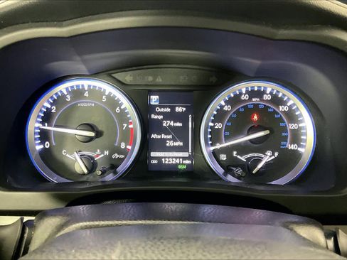 Used 2017 Toyota Highlander XLE AWD/4WD image 25