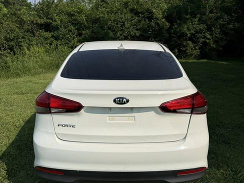 Used 2017 Kia Forte LX FWD image 5