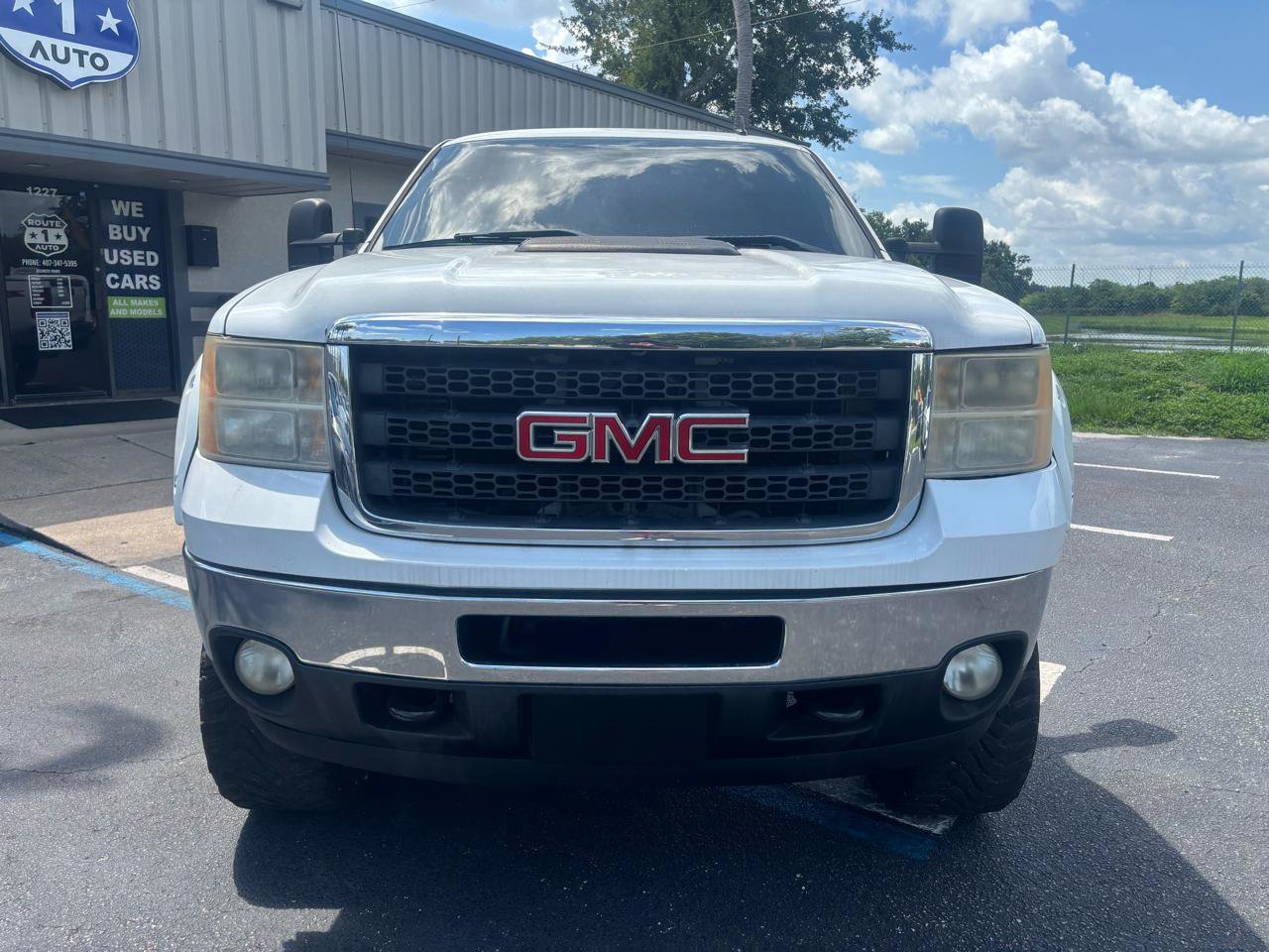 Used 2012 GMC Sierra 2500 SLE w/ SLE Preferred Package AWD/4WD image 2