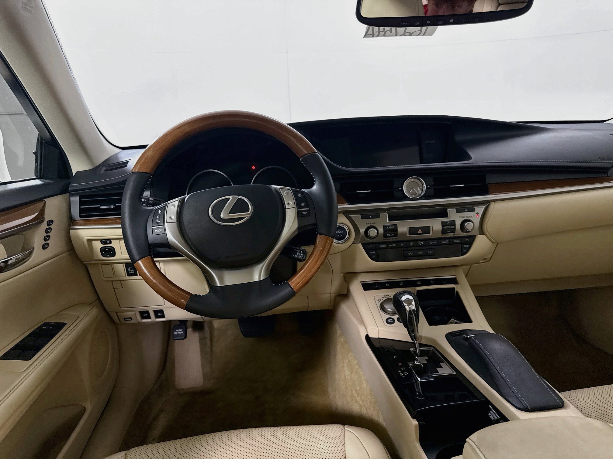 Used 2013 Lexus ES 300h w/ Luxury Pkg FWD image 19