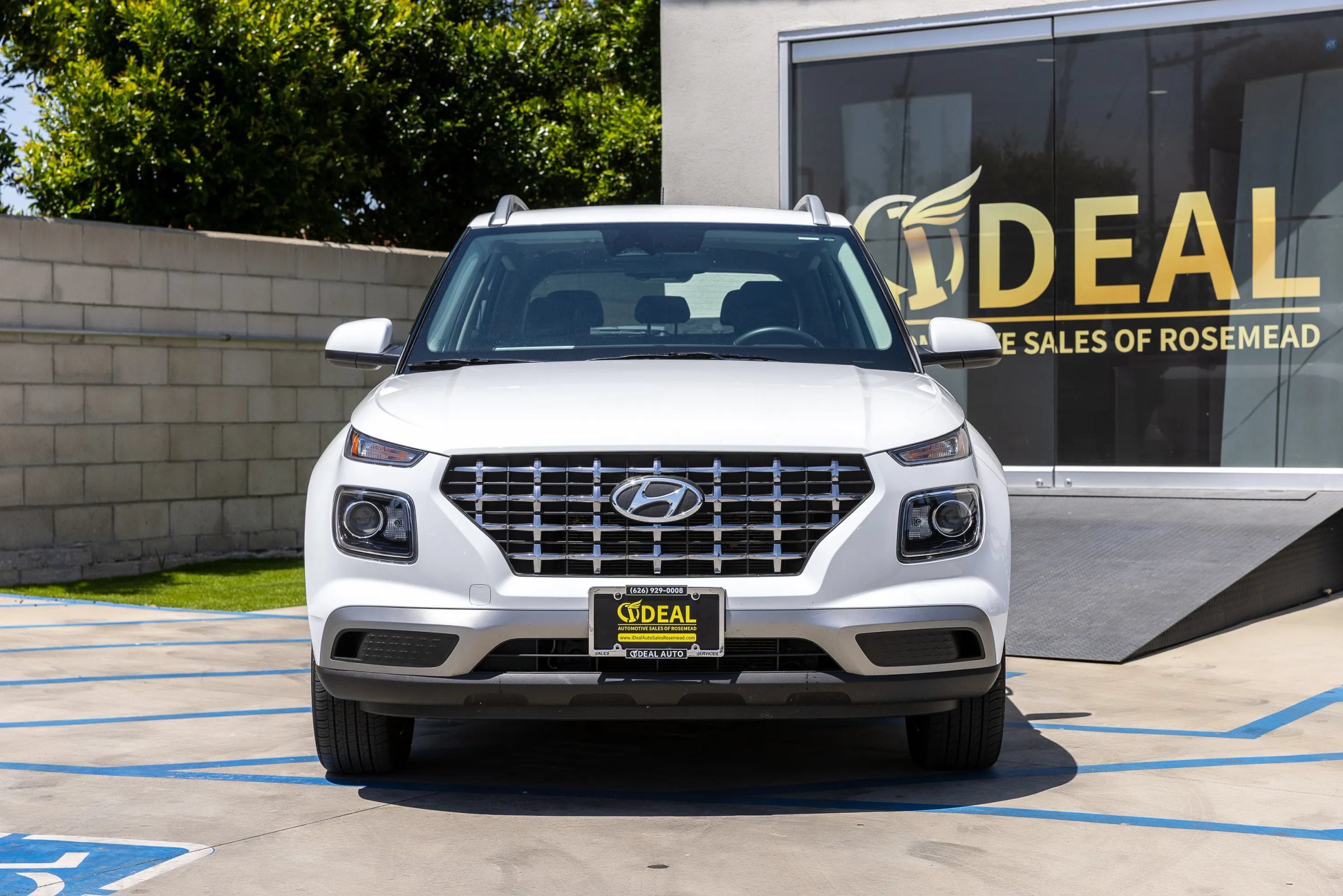 Used 2025 Hyundai Venue SEL FWD image 4