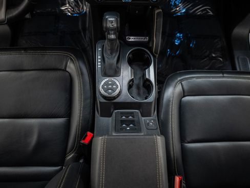 Used 2025 Ford Bronco Badlands image 31