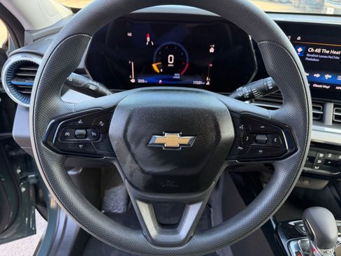 Used 2025 Chevrolet Trax LT image 25