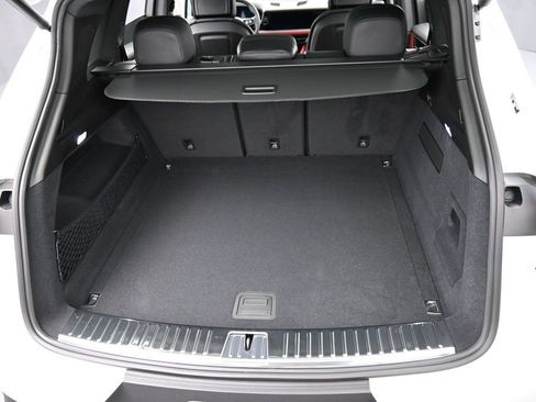 New 2026 Porsche Cayenne Base image 32