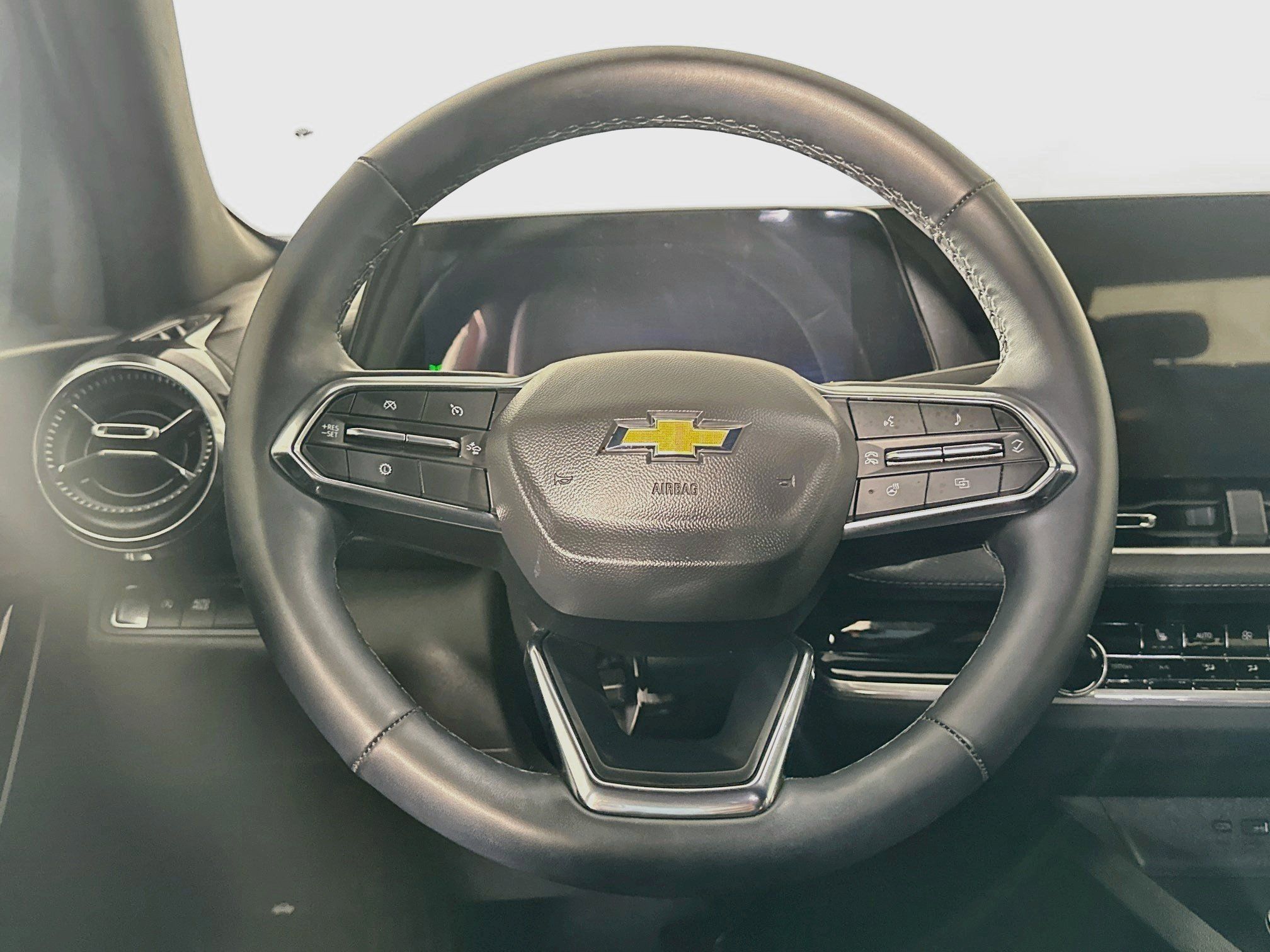 Used 2025 Chevrolet Equinox LT w/ Convenience Package II FWD image 18